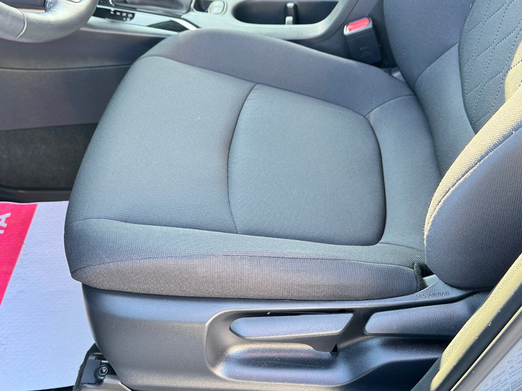 2023 Toyota COROLLA CROSS LE / OUI OUI 4850KM , 1 PROPRIO AGÉE SEULEMENT / in Thetford Mines, Quebec - 27 - w1024h768px