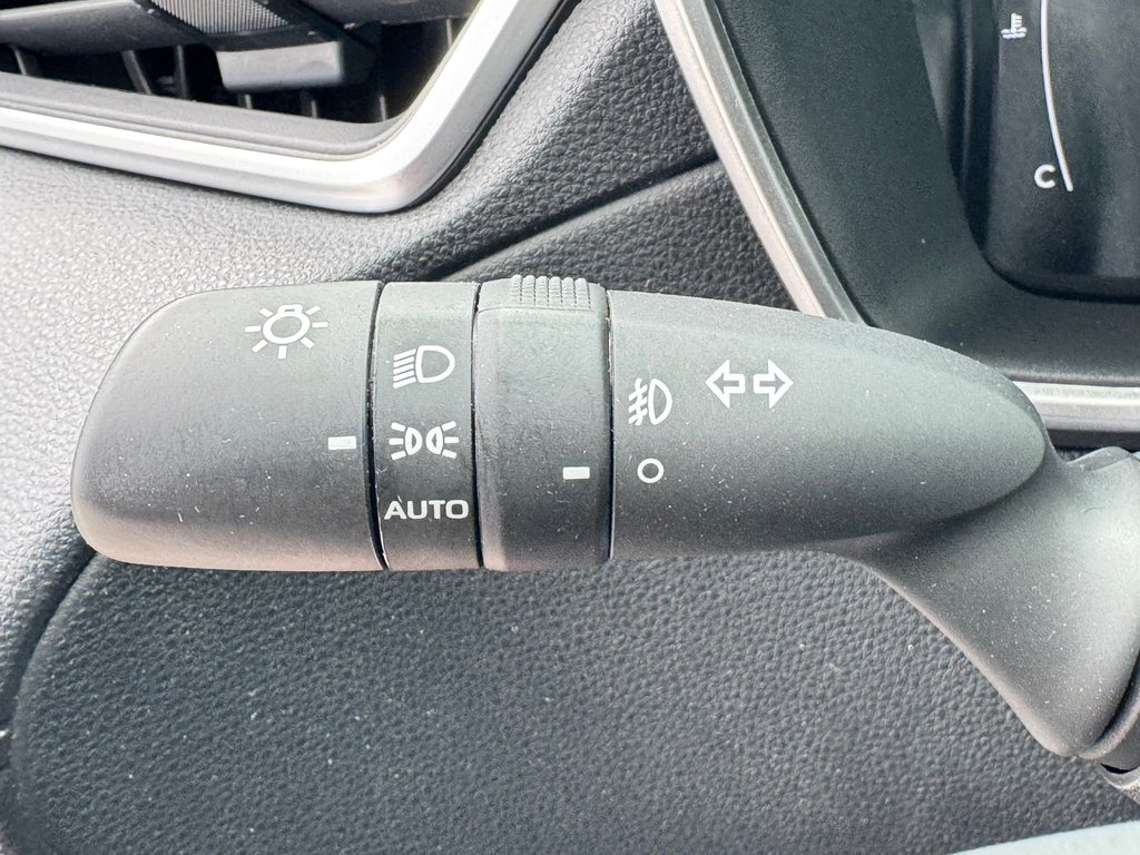 2023 Toyota Corolla Cross XLE AWD / 22.500KM SEULEMENT / DISPONIBLE LALA ! / in Thetford Mines, Quebec - 41 - w1024h768px