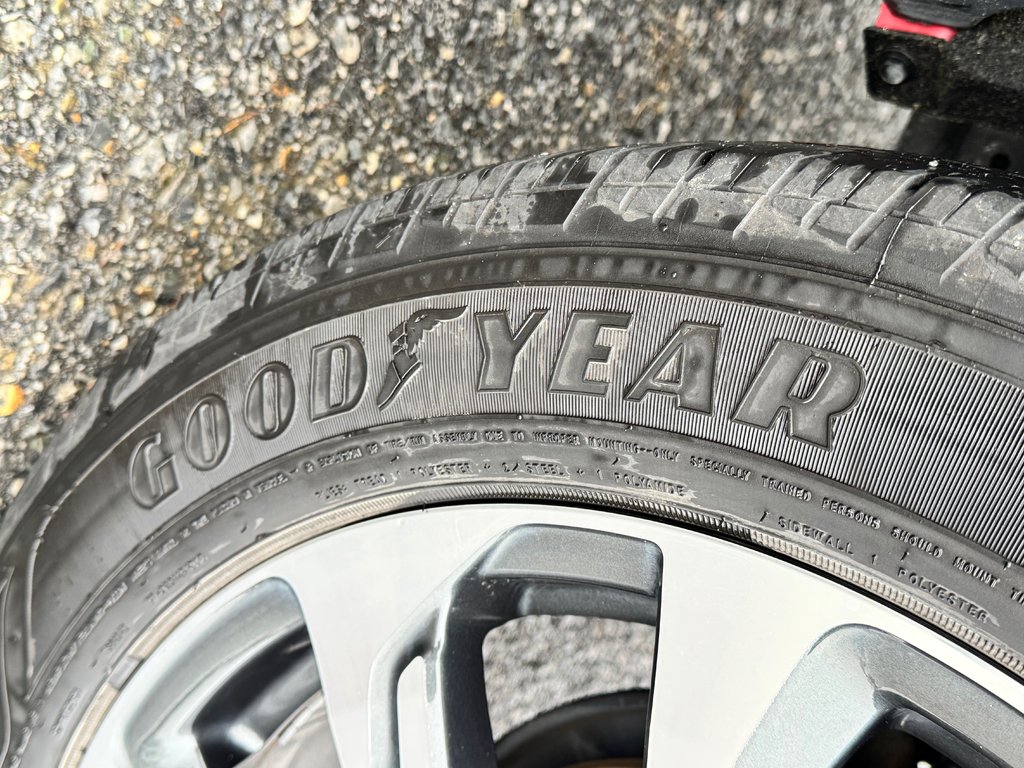 Toyota Corolla Cross XLE AWD / 22.500KM SEULEMENT / DISPONIBLE LALA ! / 2023 à Thetford Mines, Québec - 20 - w1024h768px