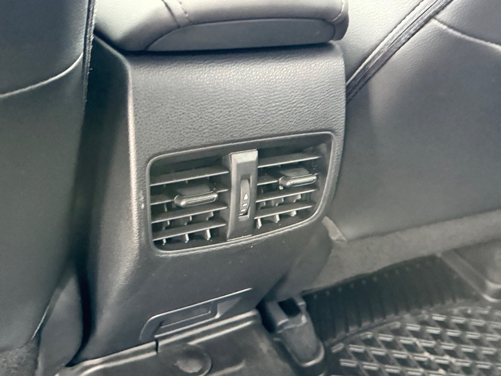 Toyota Corolla Cross XLE AWD / 22.500KM SEULEMENT / DISPONIBLE LALA ! / 2023 à Thetford Mines, Québec - 67 - w1024h768px