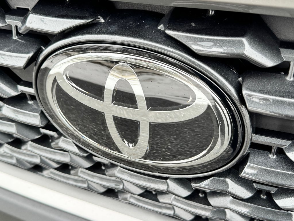 Toyota Corolla Cross XLE AWD / 22.500KM SEULEMENT / DISPONIBLE LALA ! / 2023 à Thetford Mines, Québec - 12 - w1024h768px