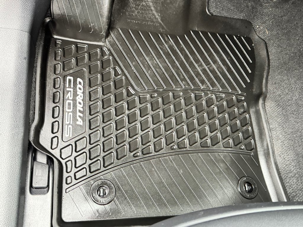 Toyota Corolla Cross XLE AWD / 22.500KM SEULEMENT / DISPONIBLE LALA ! / 2023 à Thetford Mines, Québec - 74 - w1024h768px