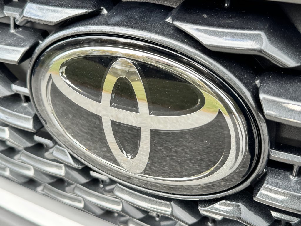 2023 Toyota Corolla Cross XLE AWD / 22.500KM SEULEMENT / DISPONIBLE LALA ! / in Thetford Mines, Quebec - 12 - w1024h768px
