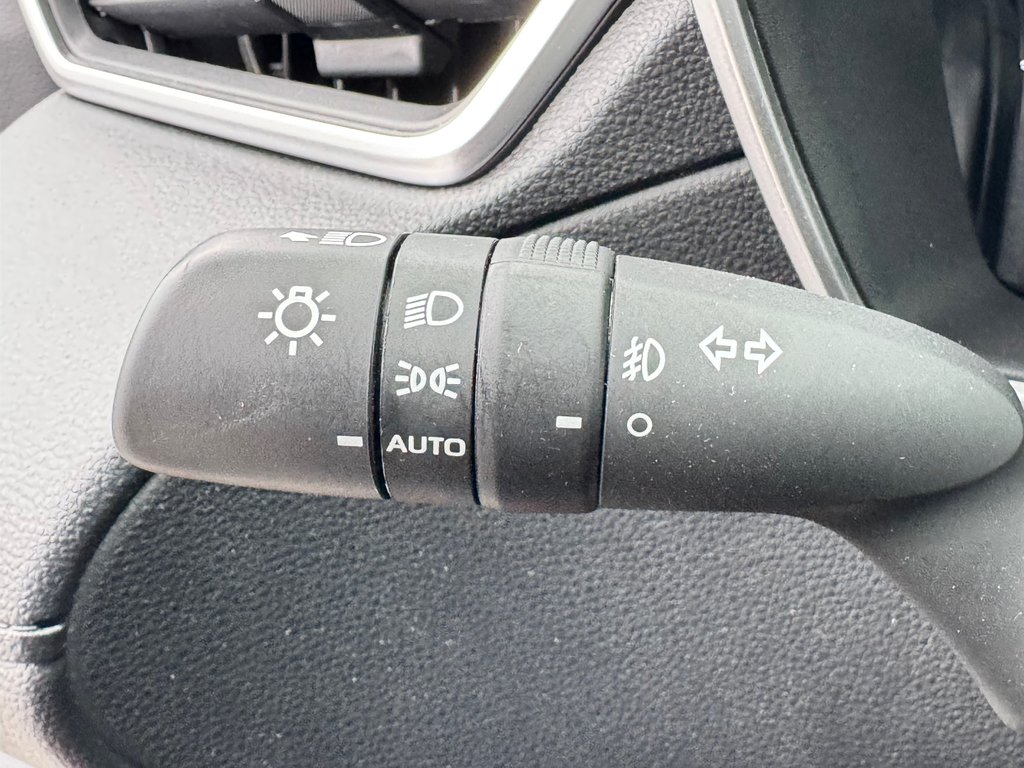 Toyota Corolla Cross XLE AWD / 22.500KM SEULEMENT / DISPONIBLE LALA ! / 2023 à Thetford Mines, Québec - 44 - w1024h768px