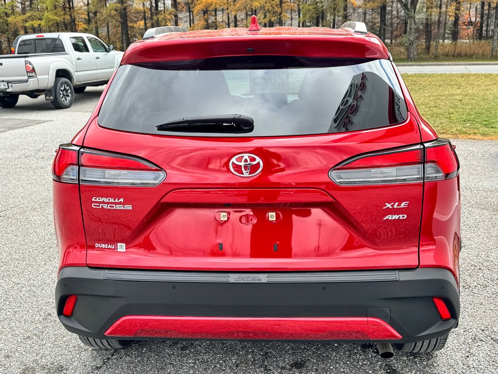 2023 Toyota Corolla Cross XLE AWD / 22.500KM SEULEMENT / DISPONIBLE LALA ! / in Thetford Mines, Quebec - 5 - w1024h768px