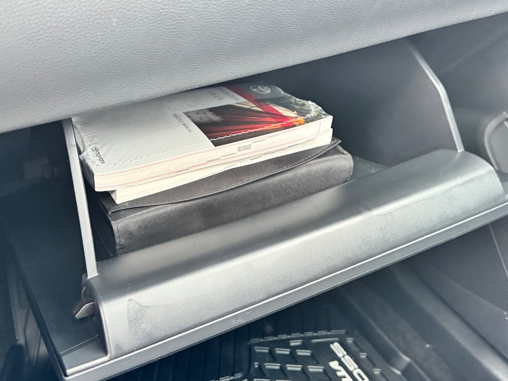 Toyota Corolla Cross XLE AWD / 22.500KM SEULEMENT / DISPONIBLE LALA ! / 2023 à Thetford Mines, Québec - 60 - w1024h768px