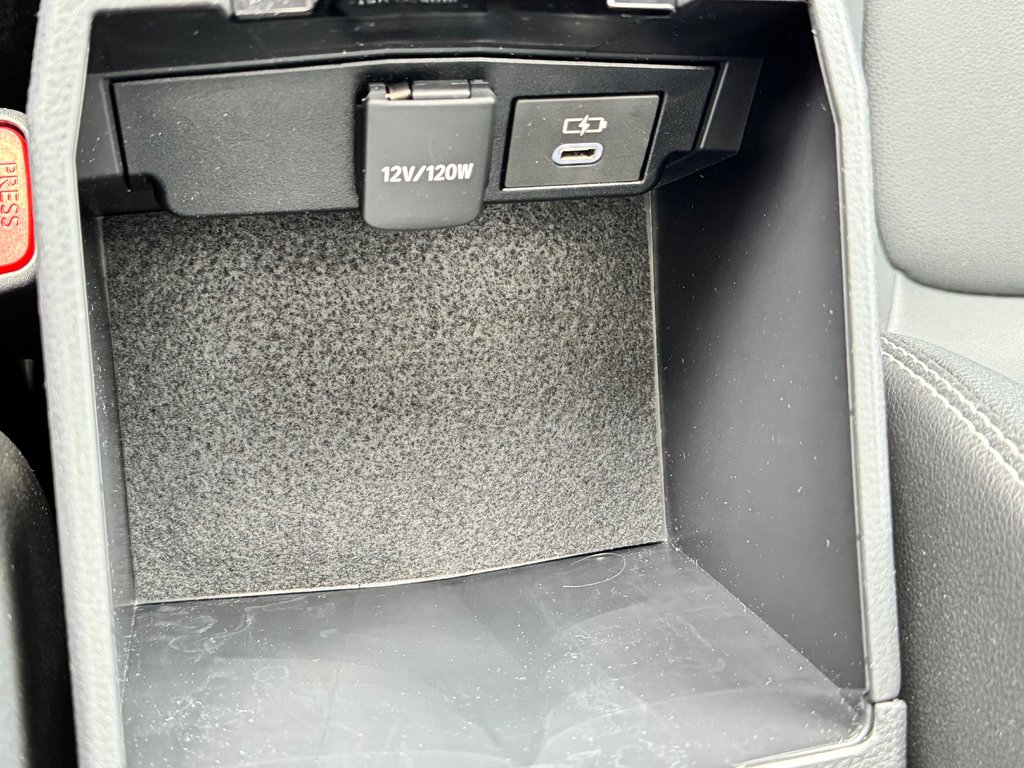 2023 Toyota Corolla Cross XLE AWD / 22.500KM SEULEMENT / DISPONIBLE LALA ! / in Thetford Mines, Quebec - 55 - w1024h768px