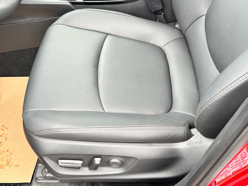 Toyota Corolla Cross XLE AWD / 22.500KM SEULEMENT / DISPONIBLE LALA ! / 2023 à Thetford Mines, Québec - 39 - w1024h768px