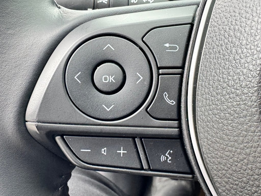 Toyota Corolla Cross XLE AWD / 22.500KM SEULEMENT / DISPONIBLE LALA ! / 2023 à Thetford Mines, Québec - 43 - w1024h768px