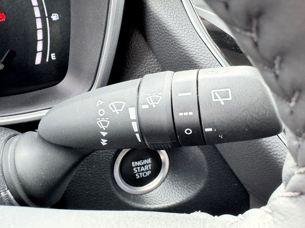 2023 Toyota Corolla Cross XLE AWD / 22.500KM SEULEMENT / DISPONIBLE LALA ! / in Thetford Mines, Quebec - 43 - w1024h768px