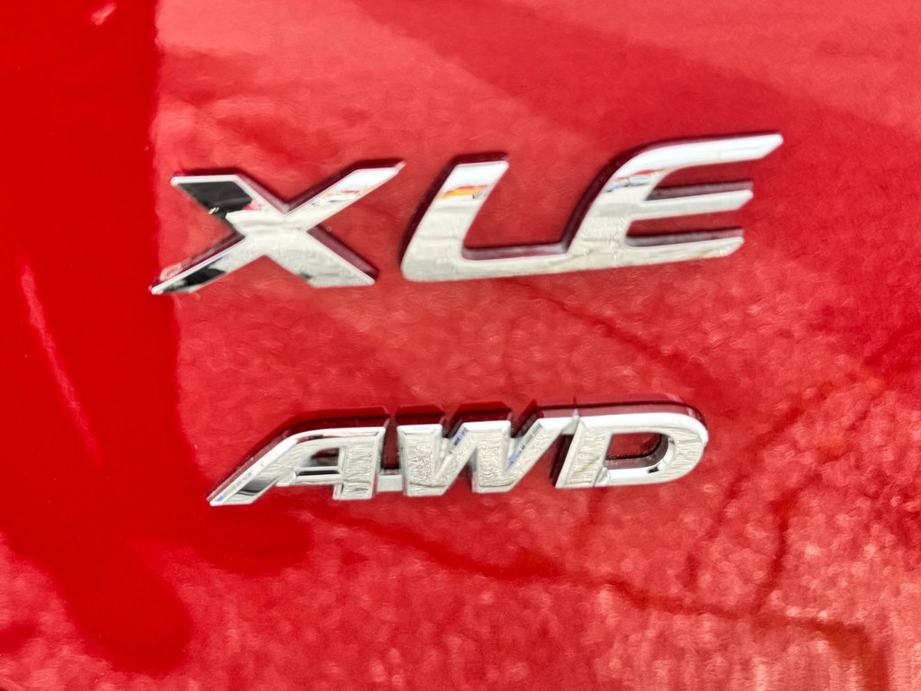 2023 Toyota Corolla Cross XLE AWD / 22.500KM SEULEMENT / DISPONIBLE LALA ! / in Thetford Mines, Quebec - 26 - w1024h768px
