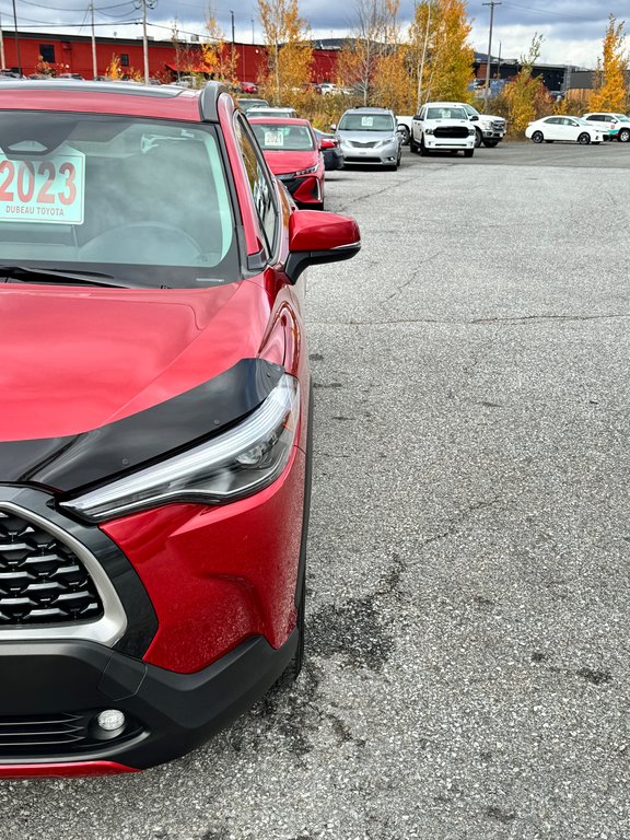 2023 Toyota Corolla Cross XLE AWD / 22.500KM SEULEMENT / DISPONIBLE LALA ! / in Thetford Mines, Quebec - 9 - w1024h768px