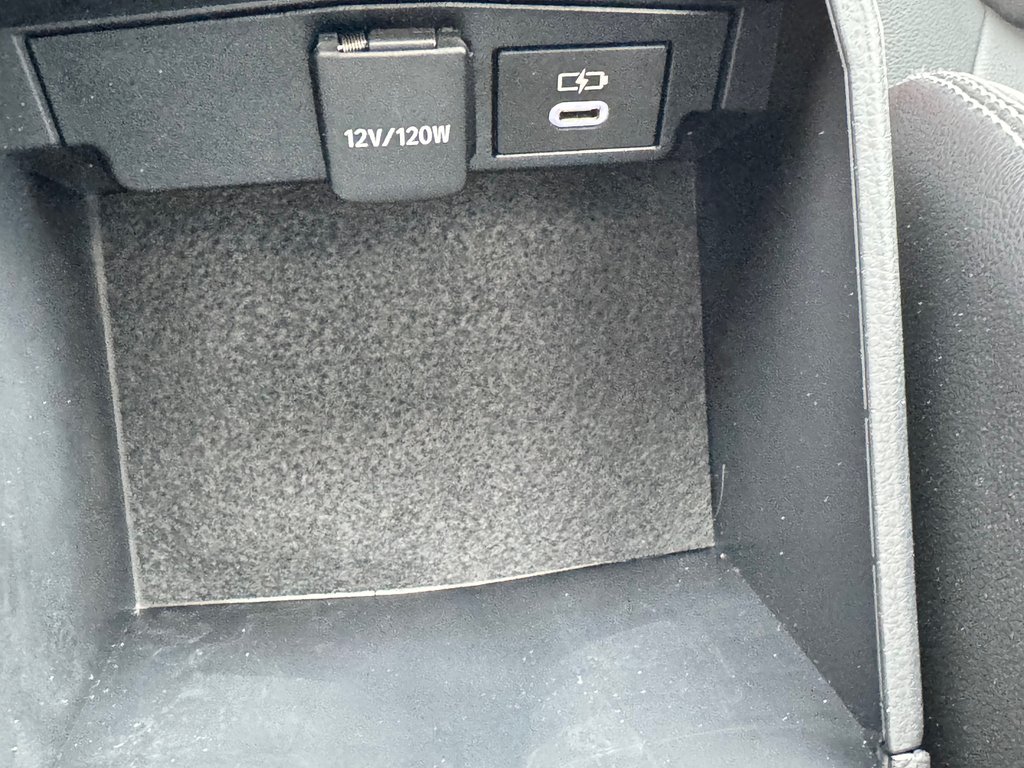 Toyota Corolla Cross XLE AWD / 22.500KM SEULEMENT / DISPONIBLE LALA ! / 2023 à Thetford Mines, Québec - 59 - w1024h768px