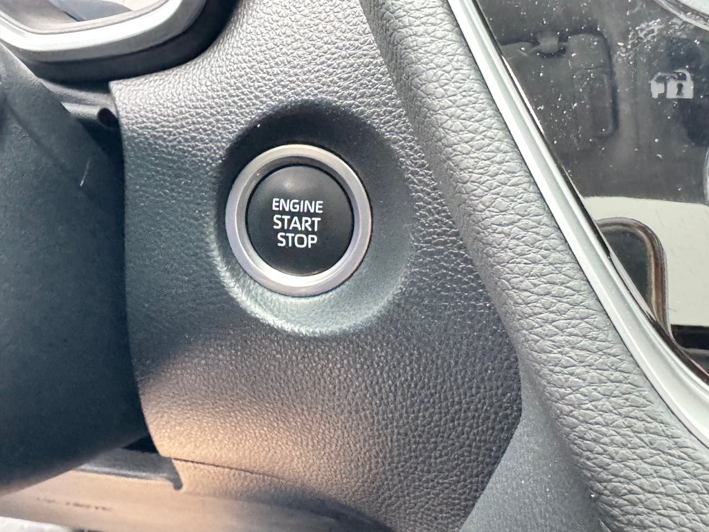 Toyota Corolla Cross XLE AWD / 22.500KM SEULEMENT / DISPONIBLE LALA ! / 2023 à Thetford Mines, Québec - 51 - w1024h768px