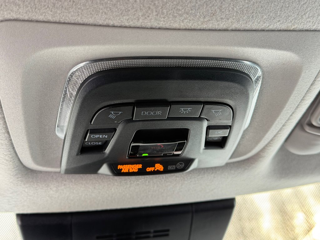 2024 Toyota Corolla Cross XLE AWD / MODÈLE TRÈS BIEN ÉQUIPÉ WOW ! / in Thetford Mines, Quebec - 60 - w1024h768px