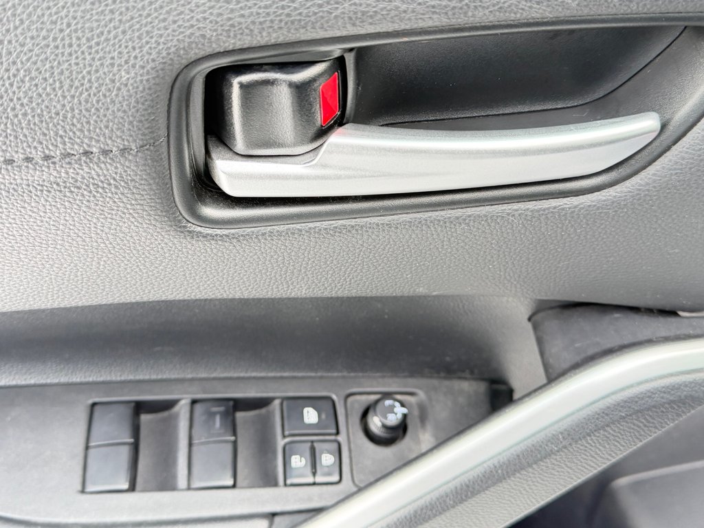 2024 Toyota Corolla Cross XLE AWD / MODÈLE TRÈS BIEN ÉQUIPÉ WOW ! / in Thetford Mines, Quebec - 34 - w1024h768px