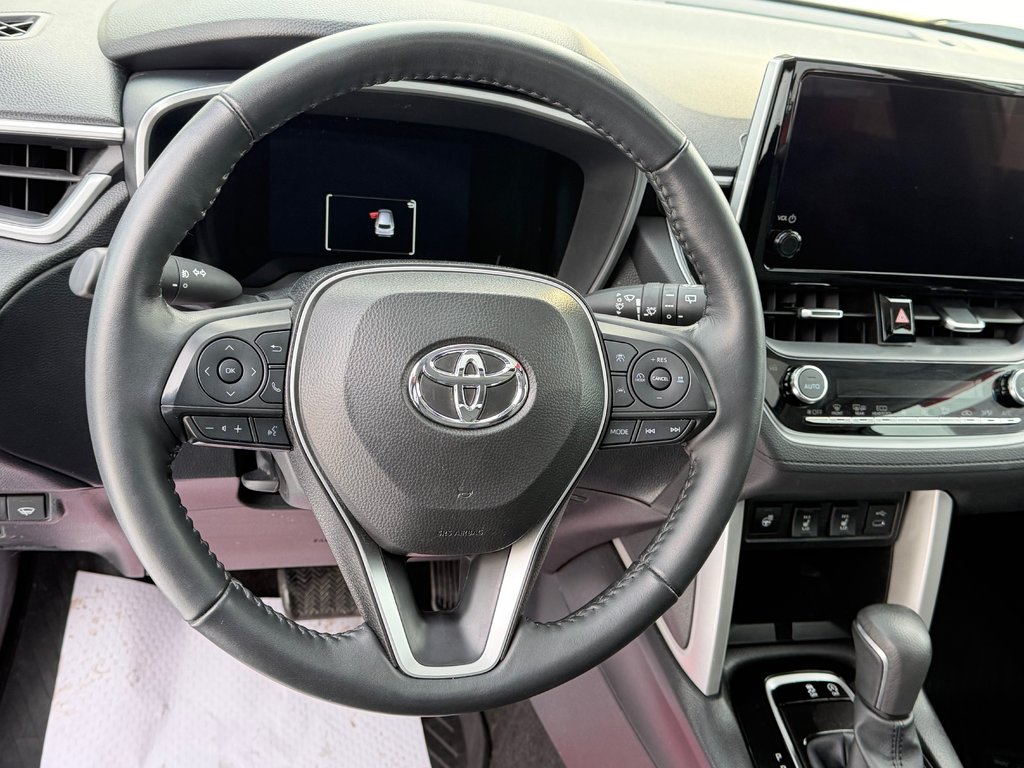 2024 Toyota Corolla Cross XLE AWD / MODÈLE TRÈS BIEN ÉQUIPÉ WOW ! / in Thetford Mines, Quebec - 40 - w1024h768px