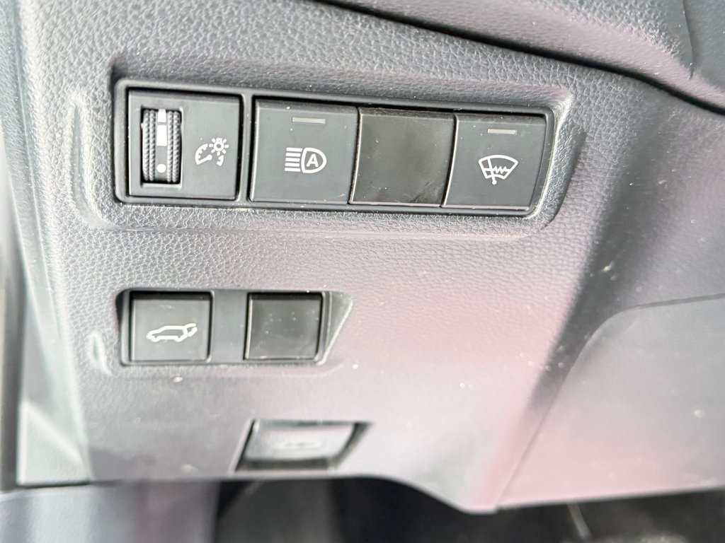 2024 Toyota Corolla Cross XLE AWD / MODÈLE TRÈS BIEN ÉQUIPÉ WOW ! / in Thetford Mines, Quebec - 39 - w1024h768px