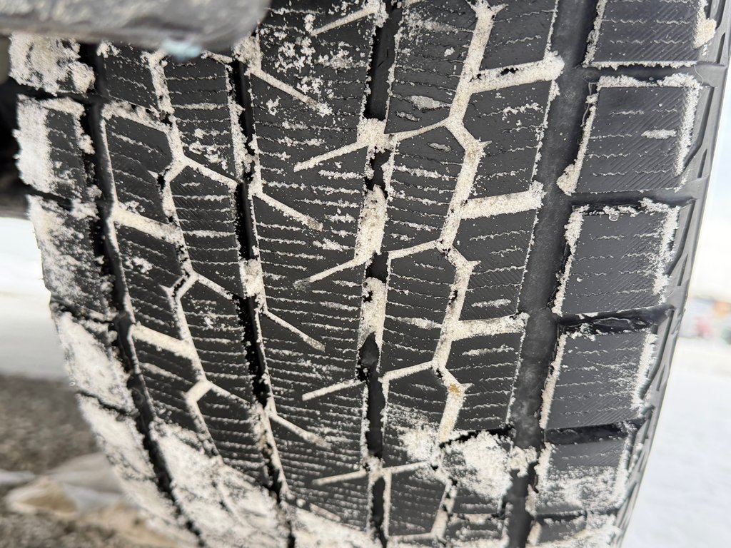 2024 Toyota Corolla Cross XLE AWD / MODÈLE TRÈS BIEN ÉQUIPÉ WOW ! / in Thetford Mines, Quebec - 18 - w1024h768px