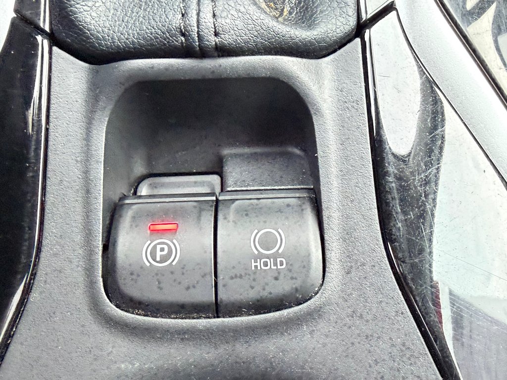 2024 Toyota Corolla Cross XLE AWD / MODÈLE TRÈS BIEN ÉQUIPÉ WOW ! / in Thetford Mines, Quebec - 55 - w1024h768px