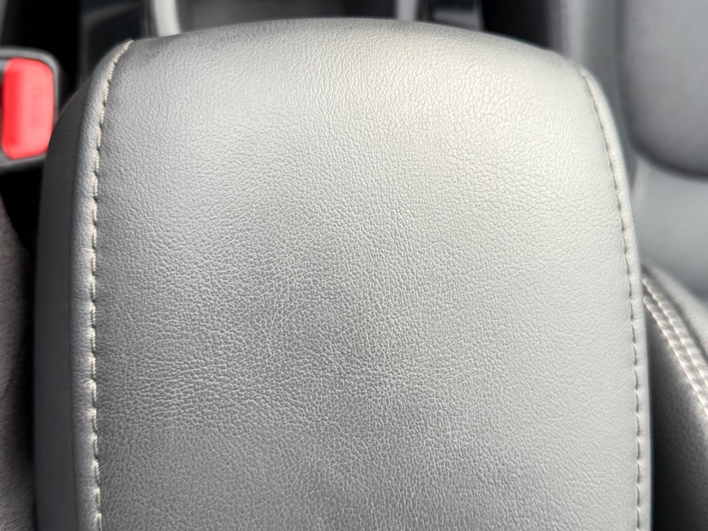 2024 Toyota Corolla Cross XLE AWD / MODÈLE TRÈS BIEN ÉQUIPÉ WOW ! / in Thetford Mines, Quebec - 57 - w1024h768px