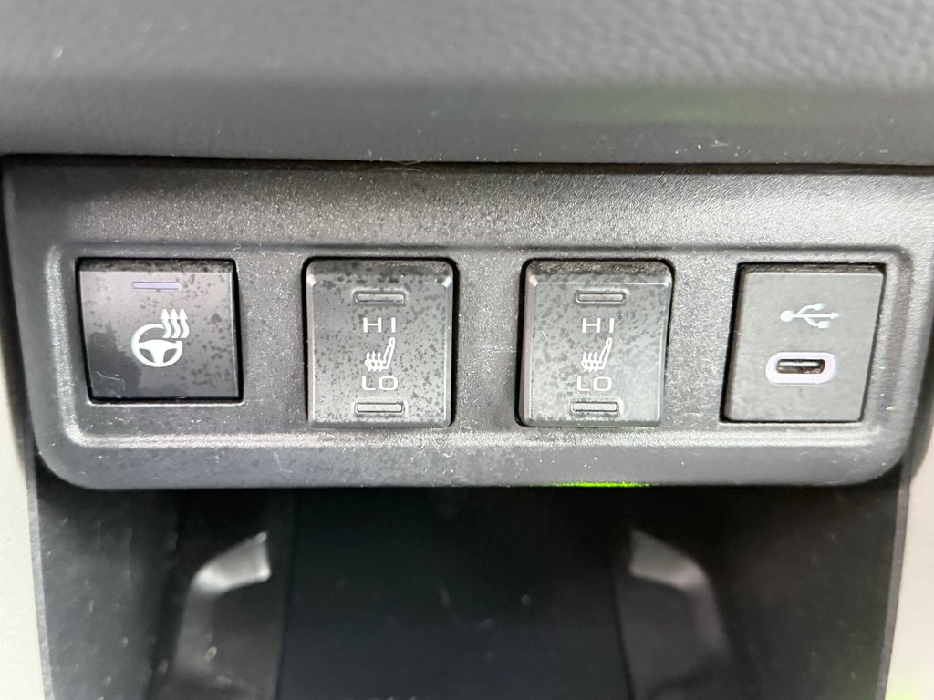 2024 Toyota Corolla Cross XLE AWD / MODÈLE TRÈS BIEN ÉQUIPÉ WOW ! / in Thetford Mines, Quebec - 51 - w1024h768px