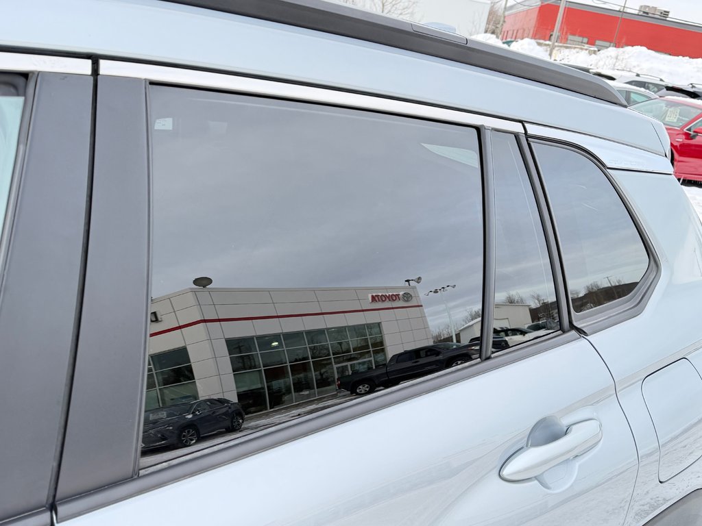 2024 Toyota Corolla Cross XLE AWD / MODÈLE TRÈS BIEN ÉQUIPÉ WOW ! / in Thetford Mines, Quebec - 24 - w1024h768px