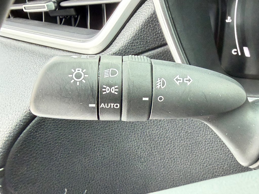 2024 Toyota Corolla Cross XLE AWD / MODÈLE TRÈS BIEN ÉQUIPÉ WOW ! / in Thetford Mines, Quebec - 43 - w1024h768px