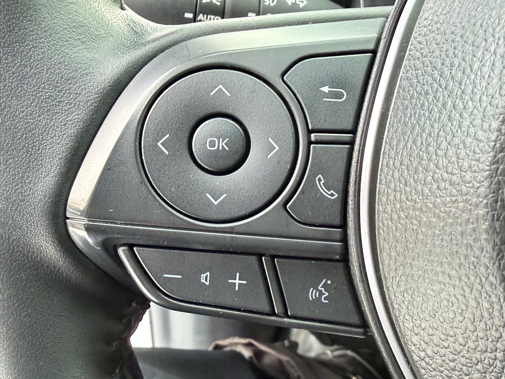 2024 Toyota Corolla Cross XLE AWD / MODÈLE TRÈS BIEN ÉQUIPÉ WOW ! / in Thetford Mines, Quebec - 42 - w1024h768px