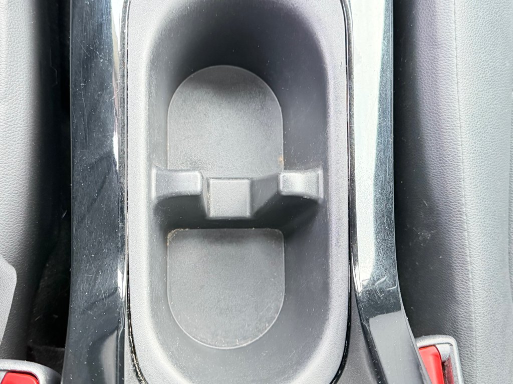 2024 Toyota Corolla Cross XLE AWD / MODÈLE TRÈS BIEN ÉQUIPÉ WOW ! / in Thetford Mines, Quebec - 56 - w1024h768px