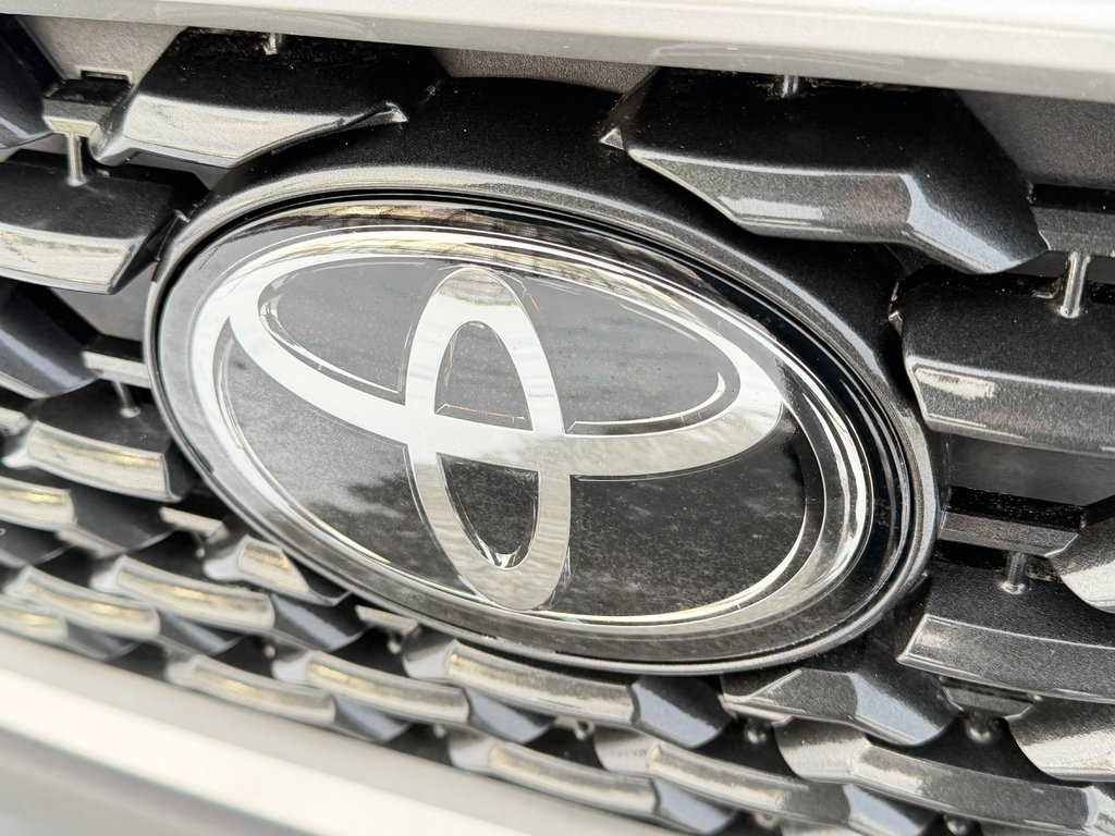 2024 Toyota Corolla Cross XLE AWD / MODÈLE TRÈS BIEN ÉQUIPÉ WOW ! / in Thetford Mines, Quebec - 11 - w1024h768px