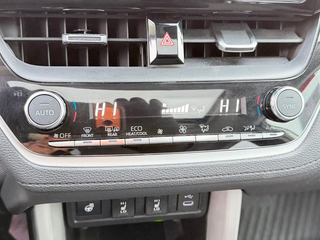 2024 Toyota Corolla Cross XLE AWD / MODÈLE TRÈS BIEN ÉQUIPÉ WOW ! / in Thetford Mines, Quebec - 49 - w1024h768px