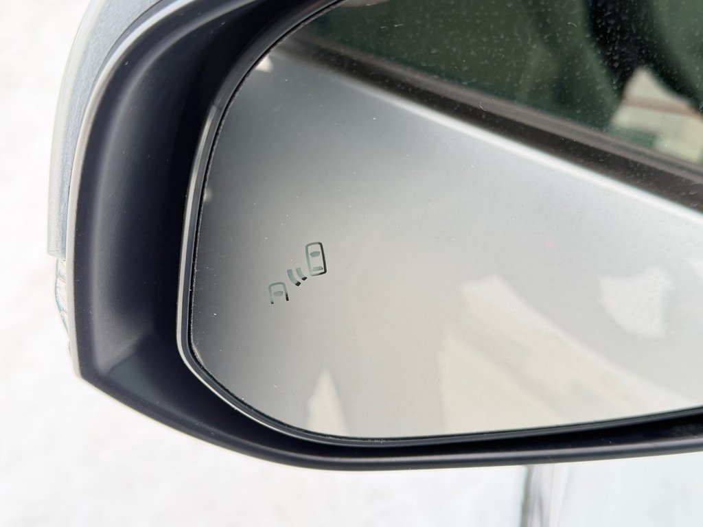 2024 Toyota Corolla Cross XLE AWD / MODÈLE TRÈS BIEN ÉQUIPÉ WOW ! / in Thetford Mines, Quebec - 31 - w1024h768px