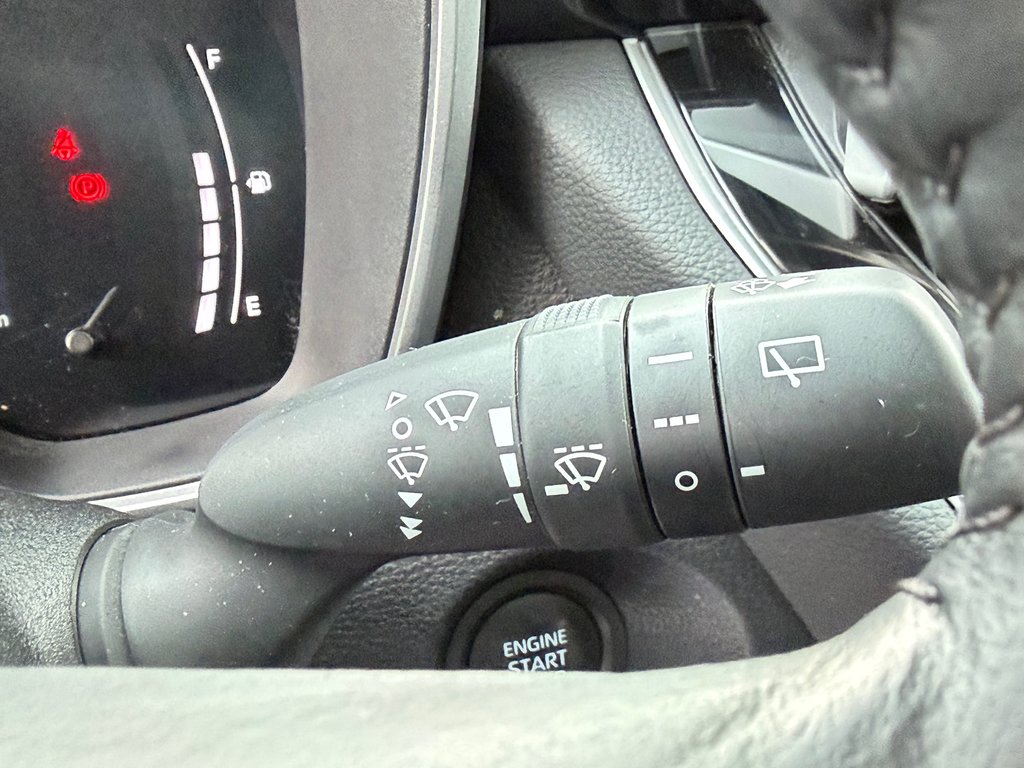 2024 Toyota Corolla Cross XLE AWD / MODÈLE TRÈS BIEN ÉQUIPÉ WOW ! / in Thetford Mines, Quebec - 45 - w1024h768px