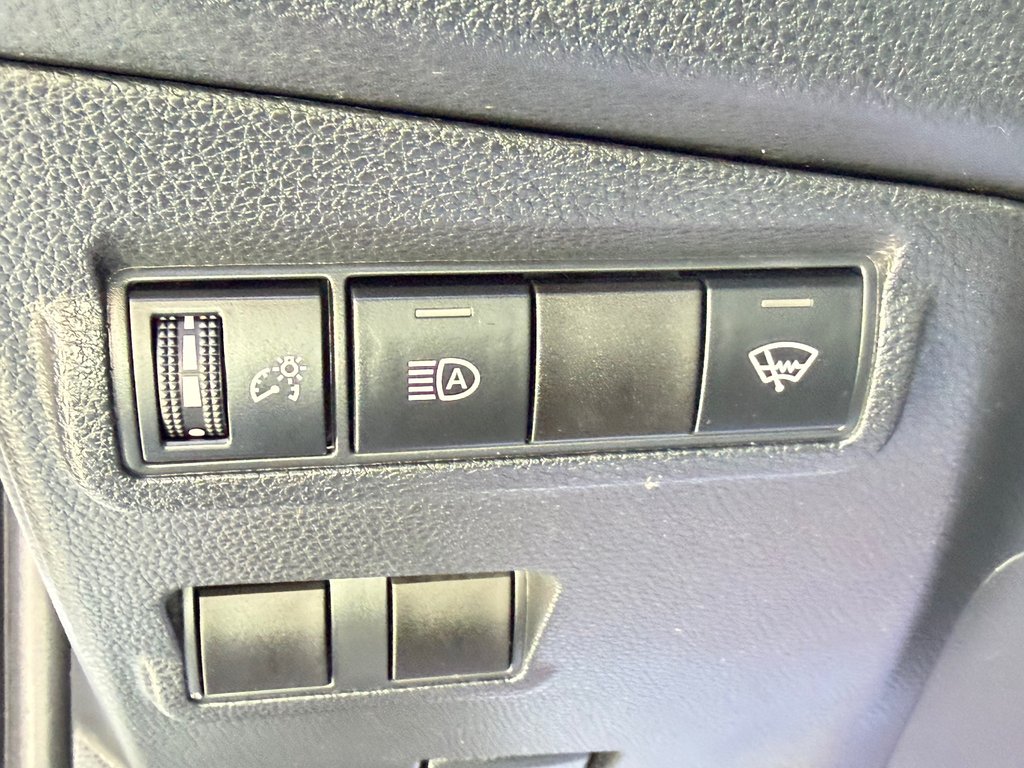 2024 Toyota Corolla Cross LE AWD / PEA 21-12-28 OU 100KM / A QUI LA CHANCE ? in Thetford Mines, Quebec - 31 - w1024h768px