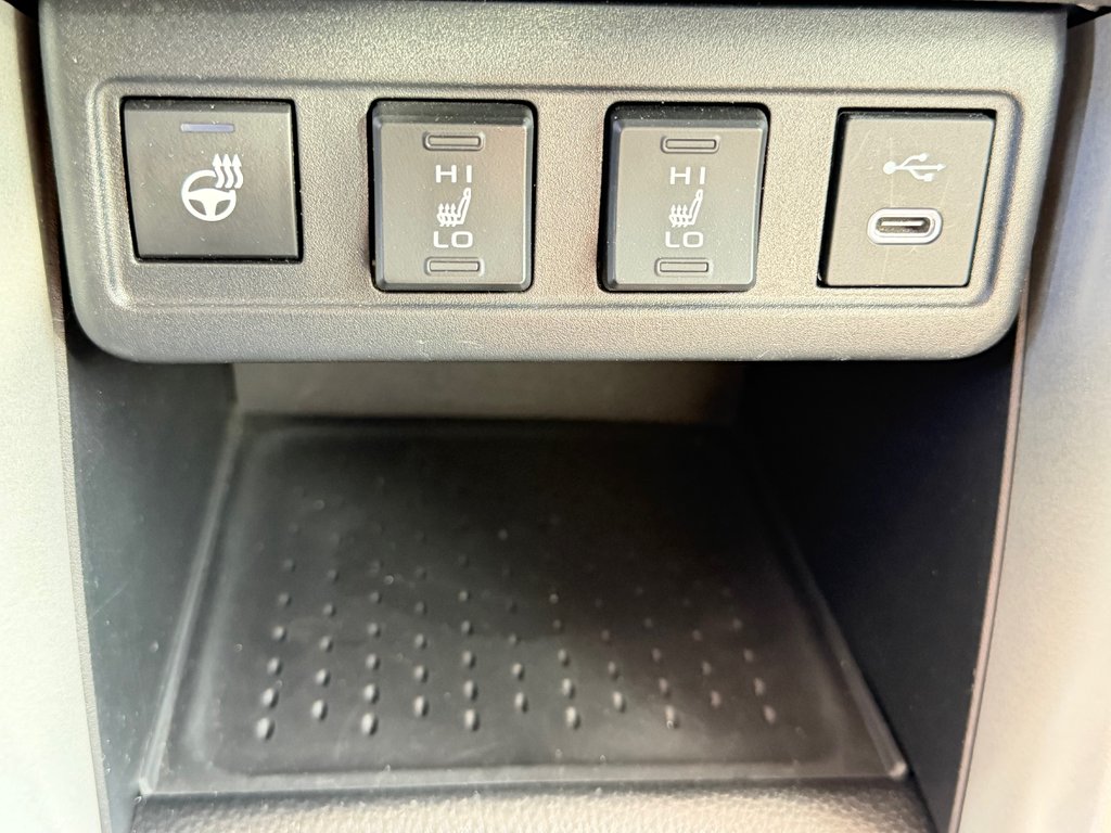 2024 Toyota Corolla Cross LE AWD / PEA 21-12-28 OU 100KM / A QUI LA CHANCE ? in Thetford Mines, Quebec - 41 - w1024h768px