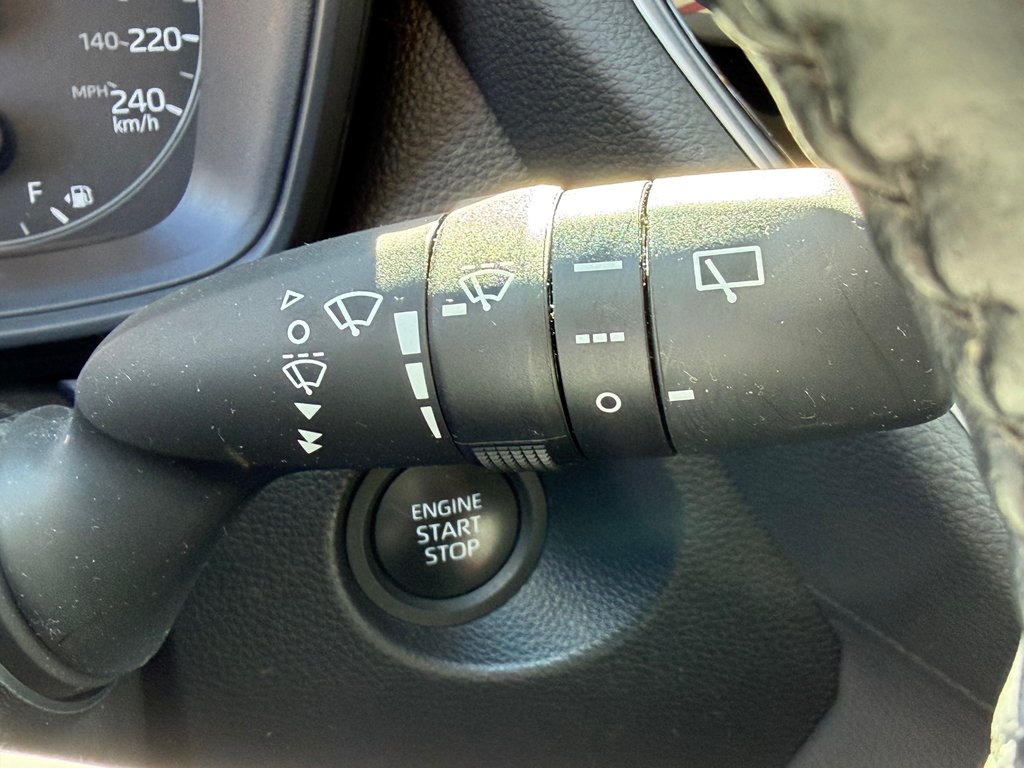 2024 Toyota Corolla Cross LE AWD / PEA 21-12-28 OU 100KM / A QUI LA CHANCE ? in Thetford Mines, Quebec - 36 - w1024h768px