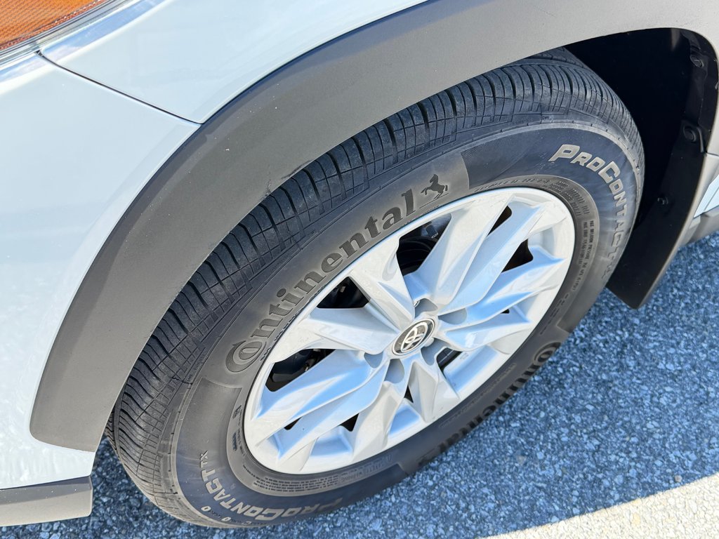 2024 Toyota Corolla Cross LE AWD / PEA 21-12-28 OU 100KM / A QUI LA CHANCE ? in Thetford Mines, Quebec - 13 - w1024h768px