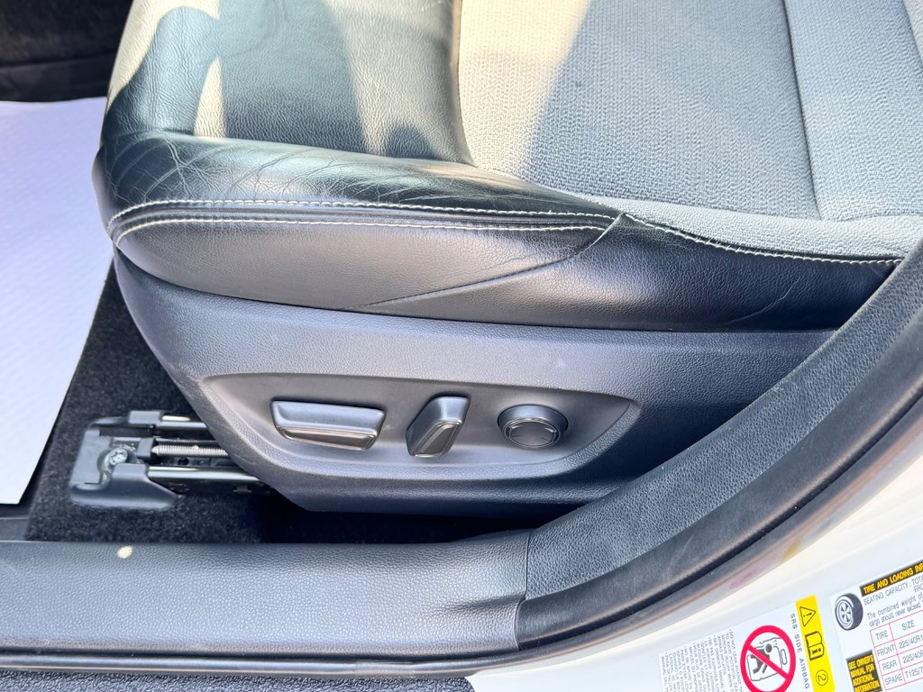 2019 Toyota Corolla Hatchback XSE / CUIR / MAGS 18 / ÉCONOMIQUE / MOTEUR 2.0 / in Thetford Mines, Quebec - 32 - w1024h768px