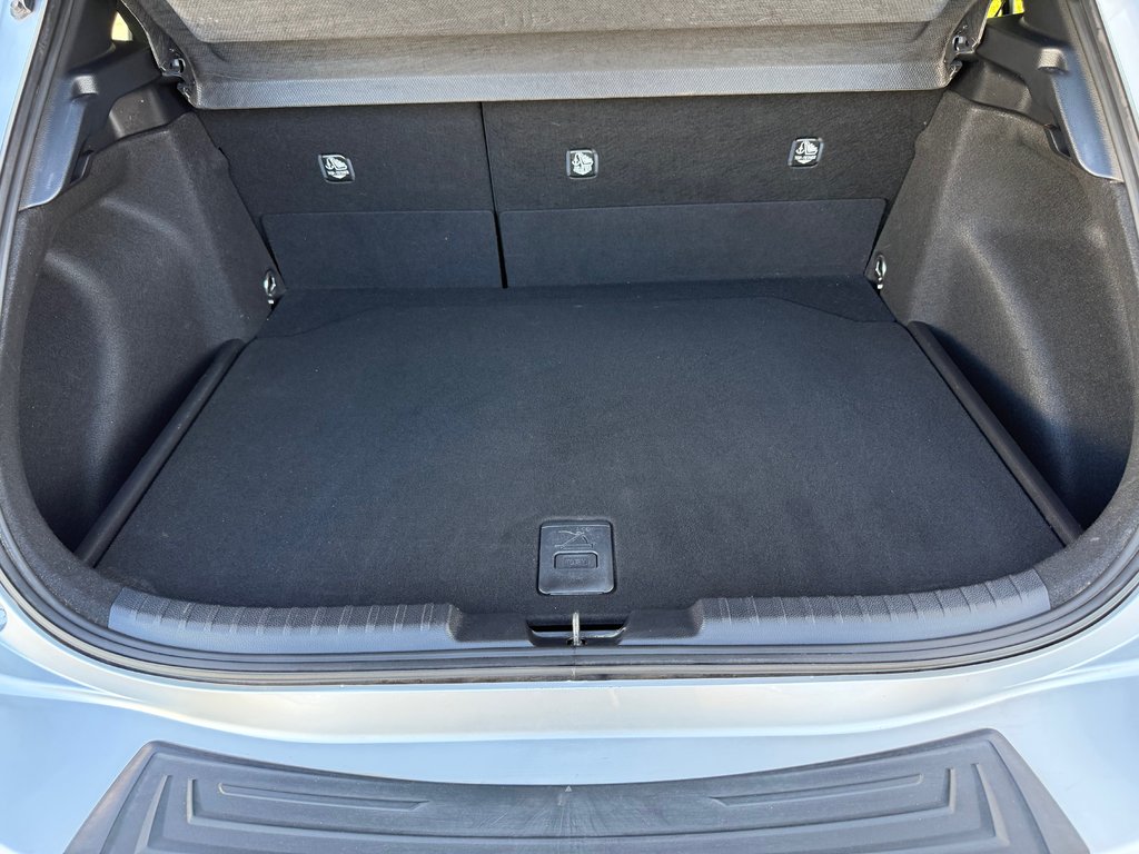 2019 Toyota Corolla Hatchback S / AUTOM / AC / TRÈS RARE DANS L' USAGÉ !! / in Thetford Mines, Quebec - 27 - w1024h768px