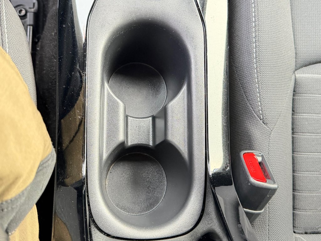 Toyota Corolla Hatchback S / AUTOM / TRÈS BAS KILOS / TRÈS RARE !!!! / 2021 à Thetford Mines, Québec - 46 - w1024h768px