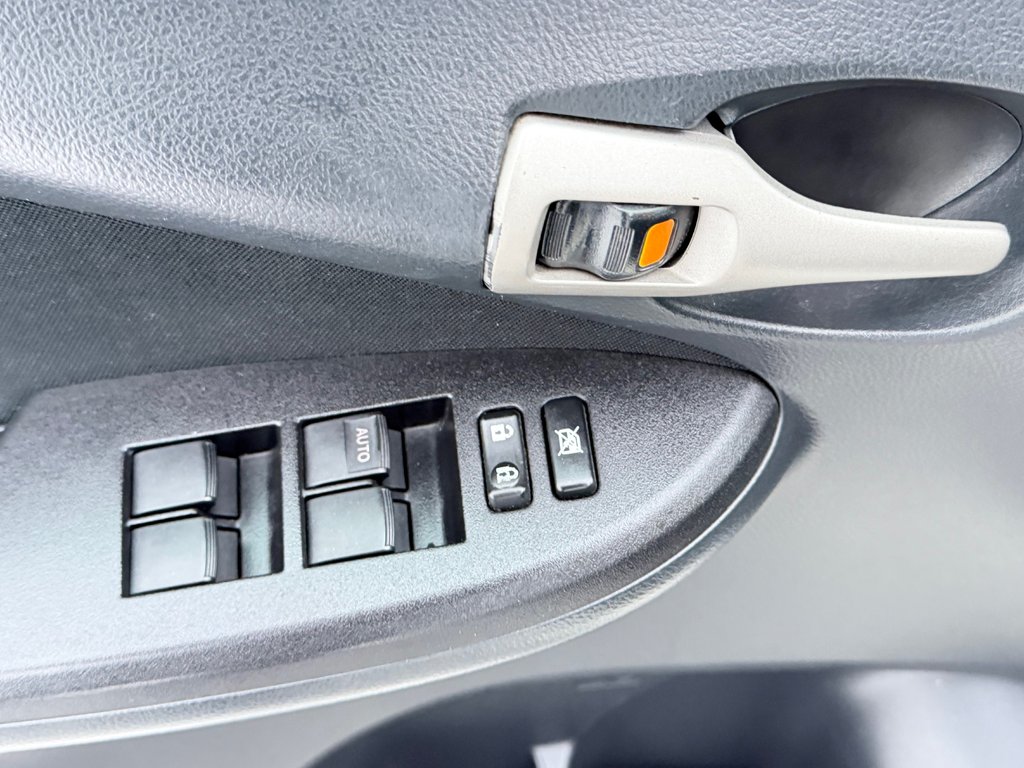 2010 Toyota Corolla S AUTOM / TOIT / MAGS / INSPECTÉ SÉCURITAIRE / in Thetford Mines, Quebec - 27 - w1024h768px