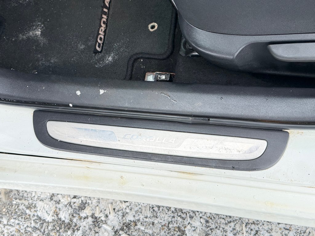 2010 Toyota Corolla S AUTOM / TOIT / MAGS / INSPECTÉ SÉCURITAIRE / in Thetford Mines, Quebec - 30 - w1024h768px