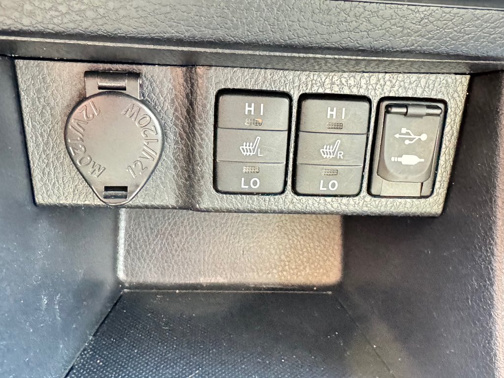 Toyota Corolla LE / AC/ 2 SIÈGES CHAUFFANTS ET BEAUCOUP ++++ 2014 à Thetford Mines, Québec - 41 - w1024h768px