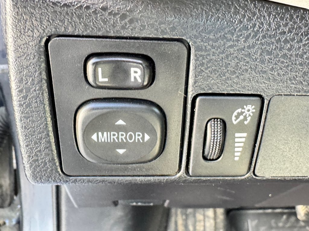 Toyota Corolla LE / AC/ 2 SIÈGES CHAUFFANTS ET BEAUCOUP ++++ 2014 à Thetford Mines, Québec - 28 - w1024h768px