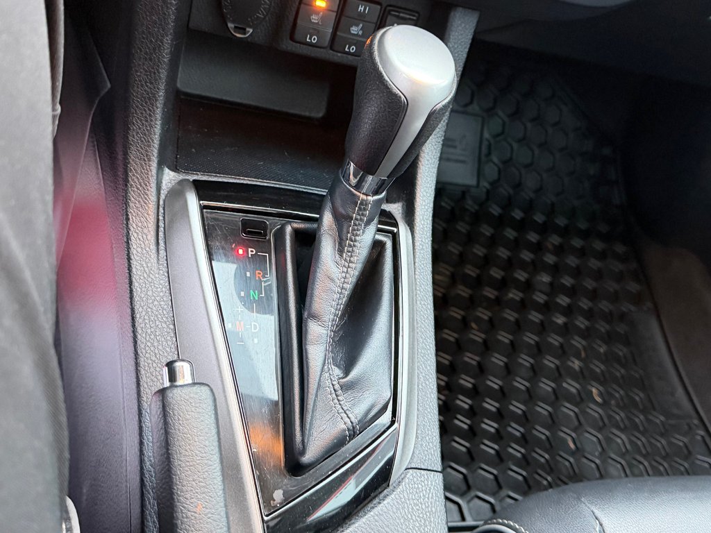 Toyota Corolla PRIX PRÉ-ENCAN FAITES VITE !!! S / autom / cuir / toit et +++ 2014 à Thetford Mines, Québec - 50 - w1024h768px