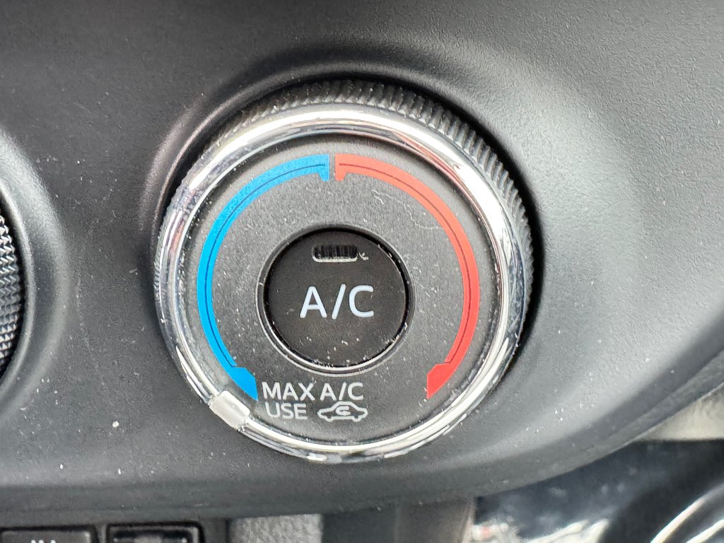 2014 Toyota Corolla LE / BAS KILOS / INSPECTÉ RÉPARÉ / FIABILITÉ / in Thetford Mines, Quebec - 40 - w1024h768px
