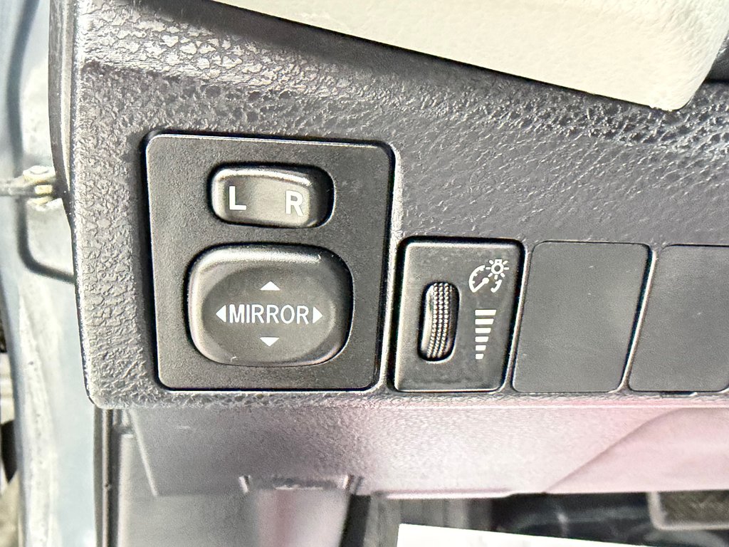 Toyota Corolla LE / BAS KILOS / INSPECTÉ RÉPARÉ / FIABILITÉ / 2014 à Thetford Mines, Québec - 26 - w1024h768px