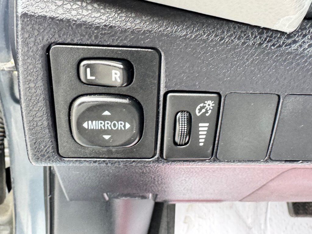 2014 Toyota Corolla LE / BAS KILOS / INSPECTÉ RÉPARÉ / FIABILITÉ / in Thetford Mines, Quebec - 28 - w1024h768px