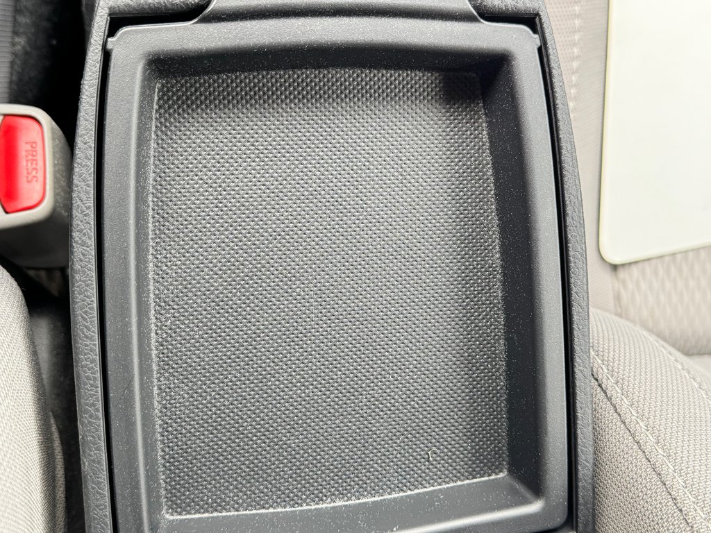 2014 Toyota Corolla LE / BAS KILOS / INSPECTÉ RÉPARÉ / FIABILITÉ / in Thetford Mines, Quebec - 46 - w1024h768px